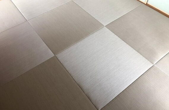伊丹で灰桜色の畳おもてでヘリなし畳を作りました。琉球畳はかっこいいです。お見積もりもどうぞ｜尼崎、伊丹、時友畳商店